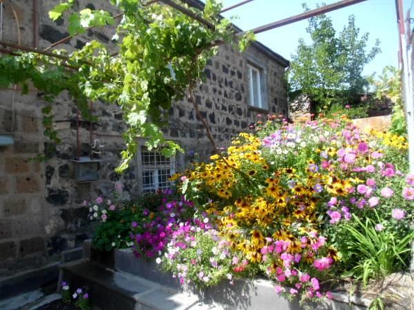 B&B Ruzan Yeghegnadzor Exterior photo